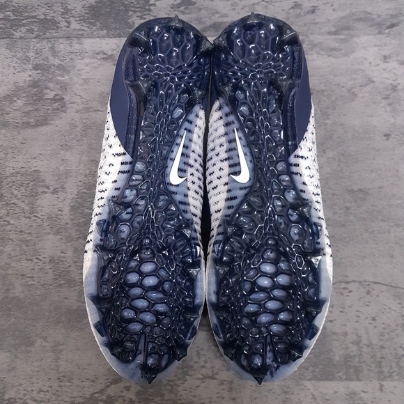 NIKE Alpha Menace Elite 2 Flyknit Football Cleats Mens Size 12.5 White Navy Blue
